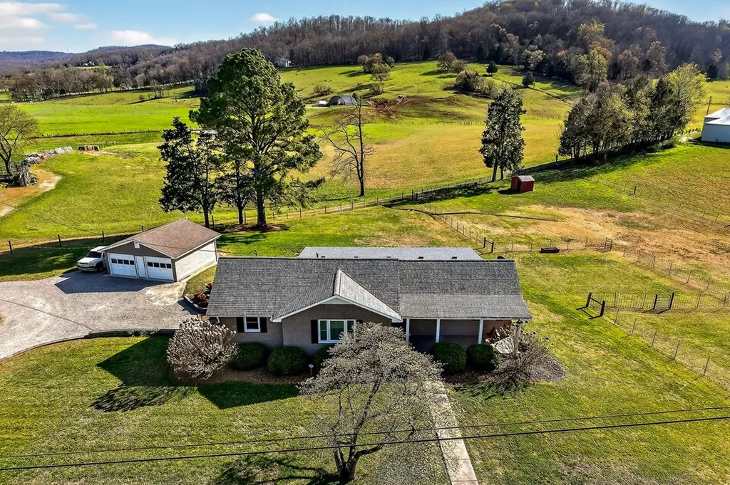 1003 Hodges Ferry Road Sparta TN 38583