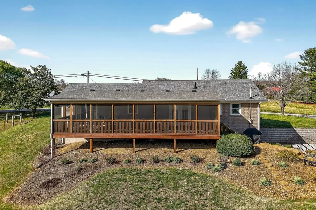 1003 Hodges Ferry Road Sparta TN 38583