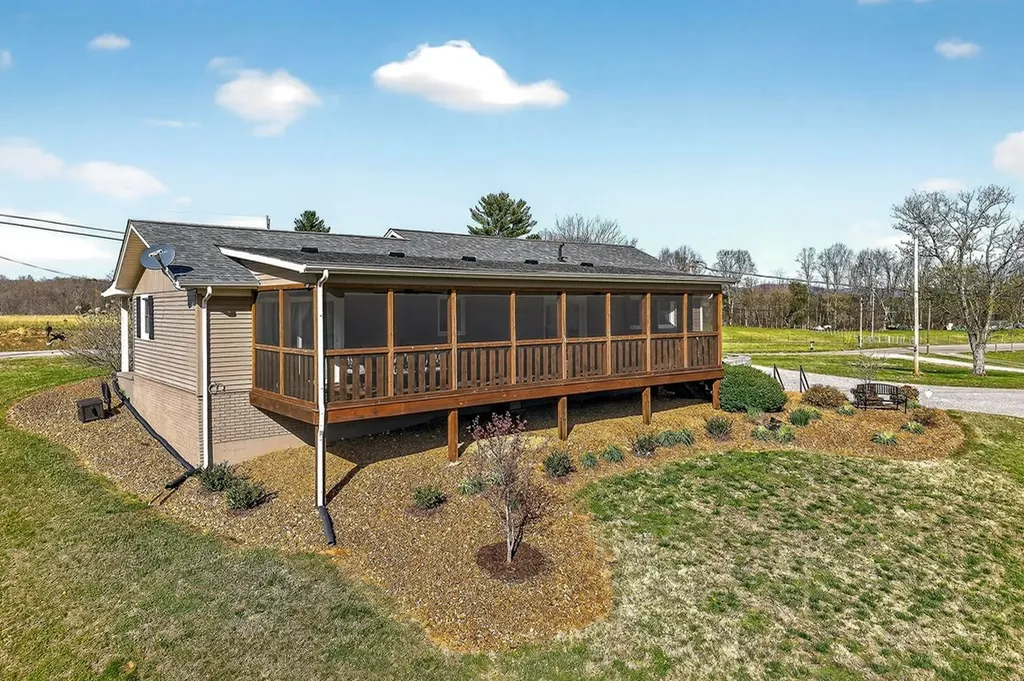 1003 Hodges Ferry Road Sparta TN 38583