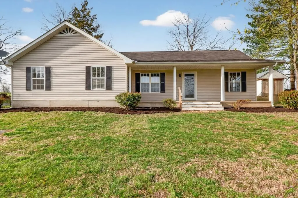 4721 Highway 52 E Lafayette TN 37083