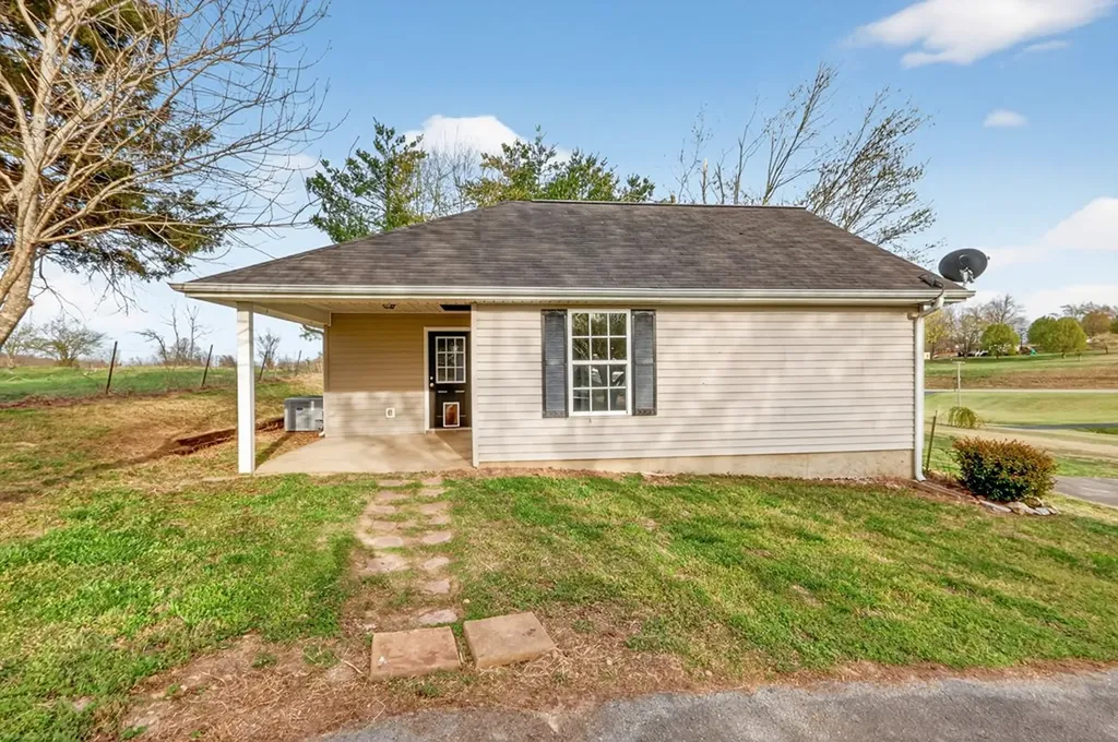 4721 Highway 52 E Lafayette TN 37083