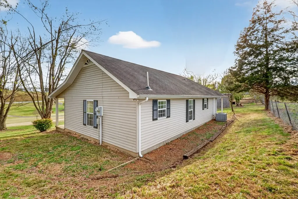 4721 Highway 52 E Lafayette TN 37083
