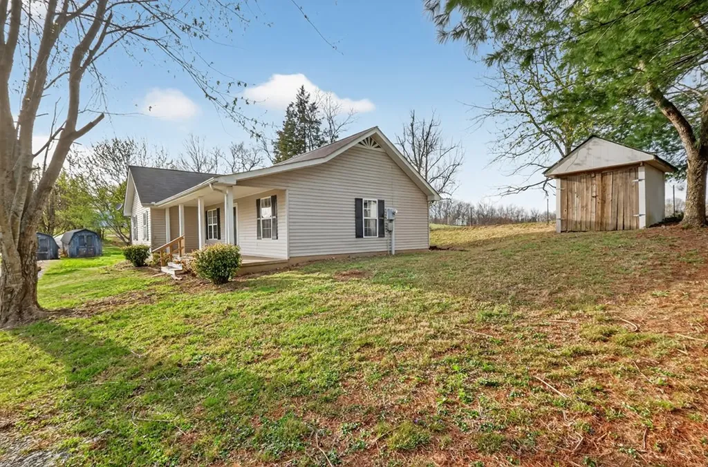 4721 Highway 52 E Lafayette TN 37083