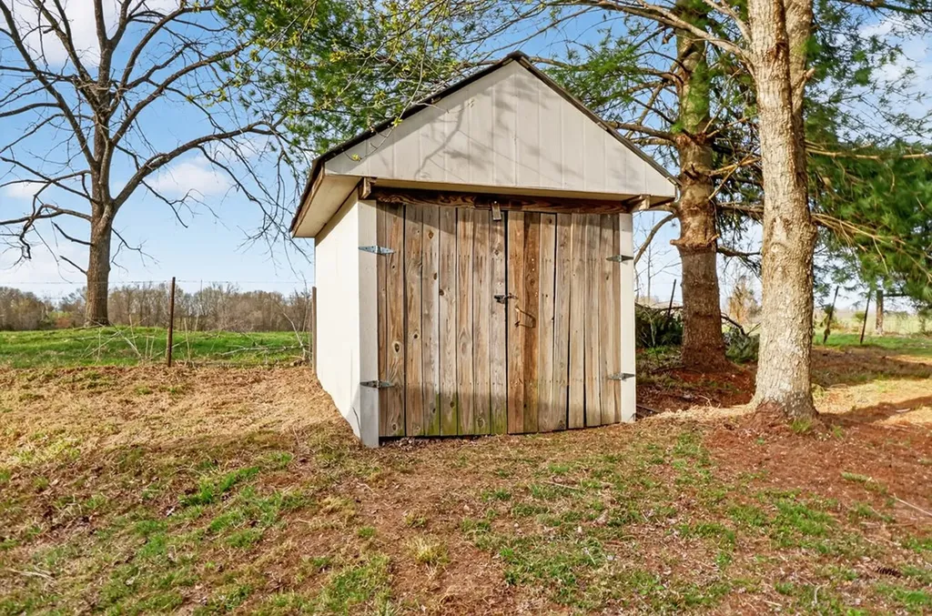 4721 Highway 52 E Lafayette TN 37083