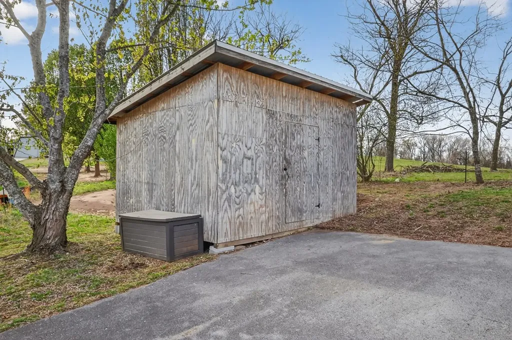 4721 Highway 52 E Lafayette TN 37083