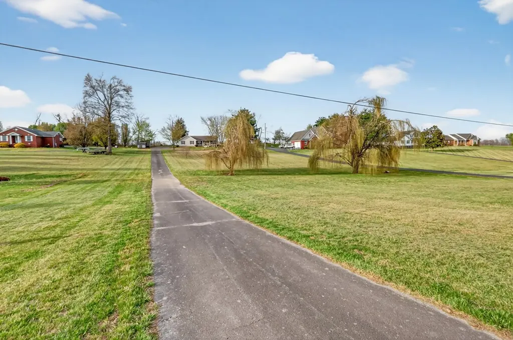 4721 Highway 52 E Lafayette TN 37083