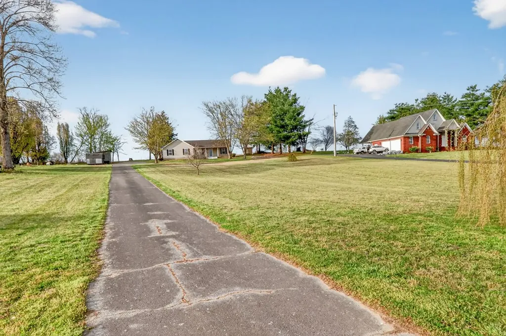4721 Highway 52 E Lafayette TN 37083