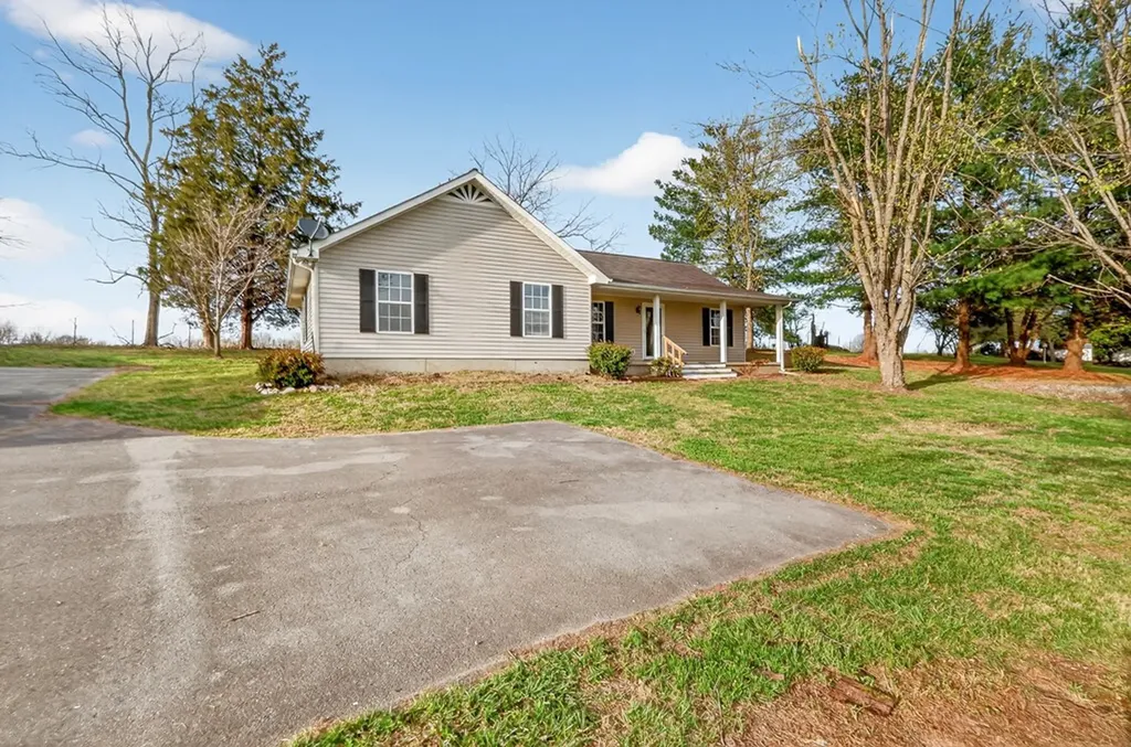 4721 Highway 52 E Lafayette TN 37083
