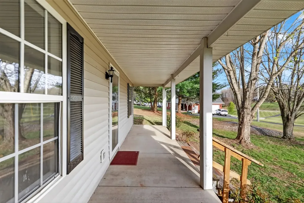 4721 Highway 52 E Lafayette TN 37083
