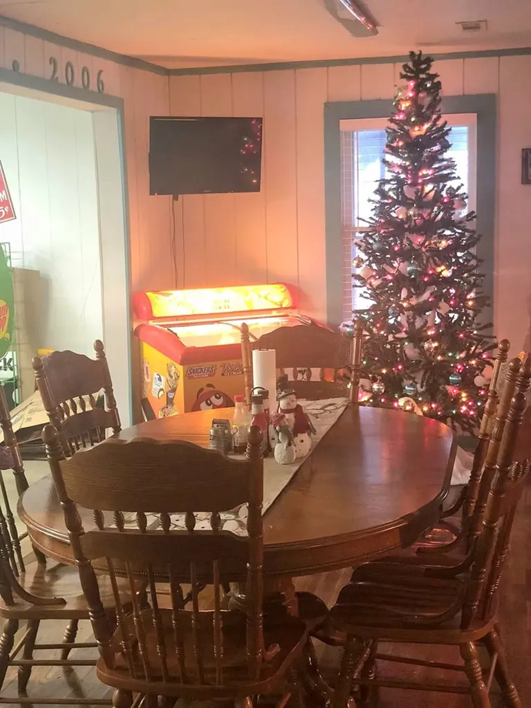 7089 NW Short Mountain Road Mcminnville TN 37110