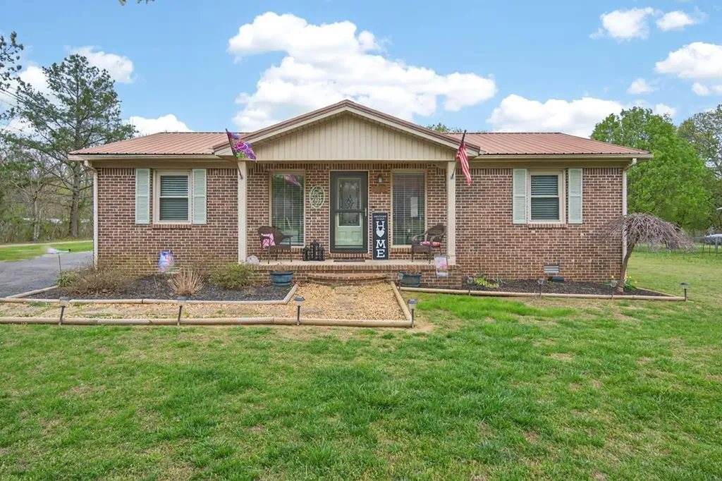 2912 Zeb Warren Road Cookeville TN 38506