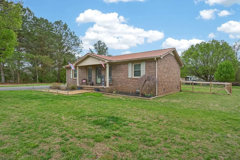 2912 Zeb Warren Road Cookeville TN 38506