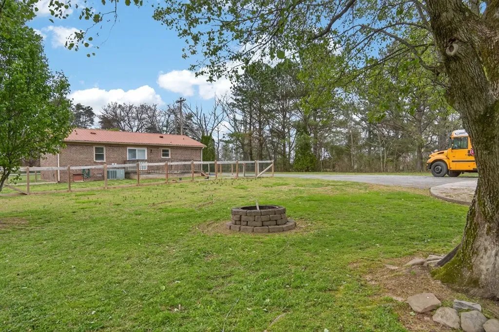 2912 Zeb Warren Road Cookeville TN 38506
