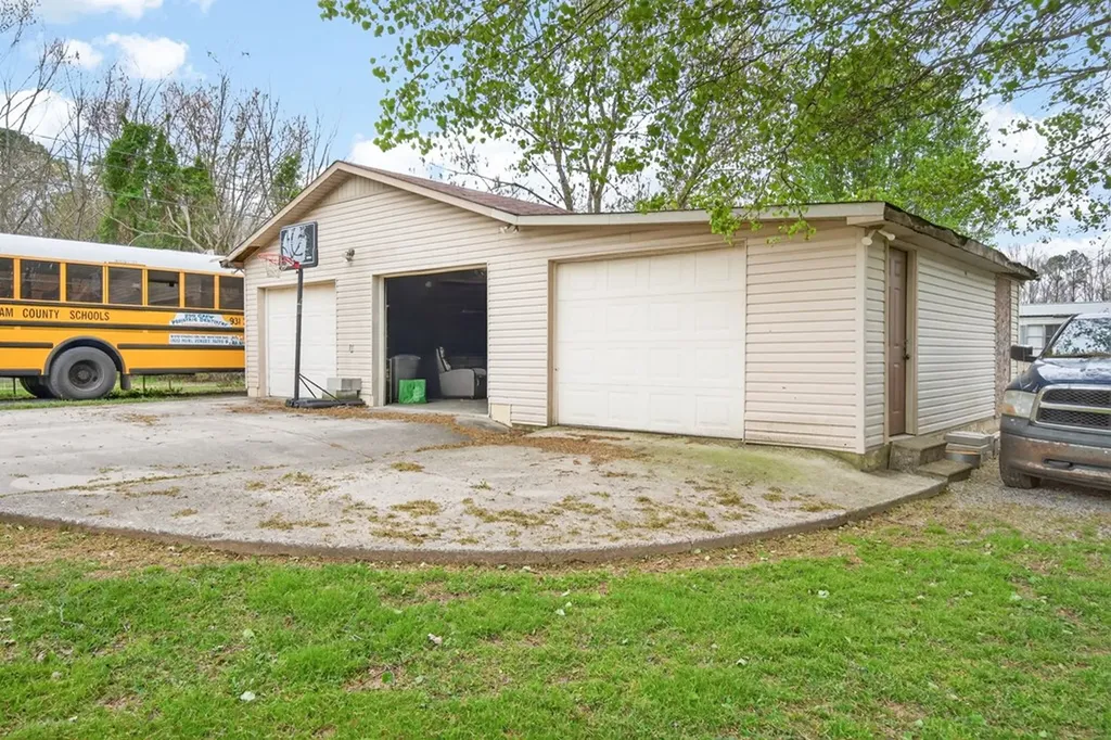 2912 Zeb Warren Road Cookeville TN 38506