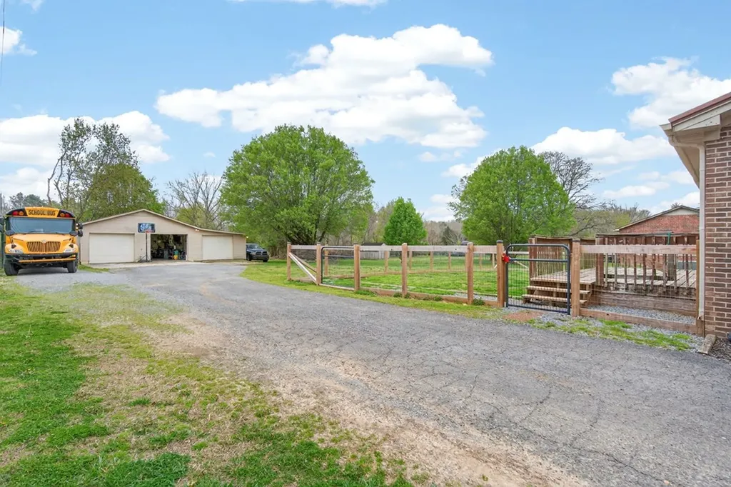 2912 Zeb Warren Road Cookeville TN 38506