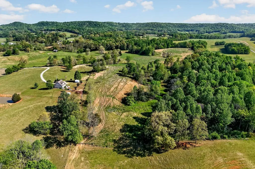 515 Jericho Road Quebeck TN 38579