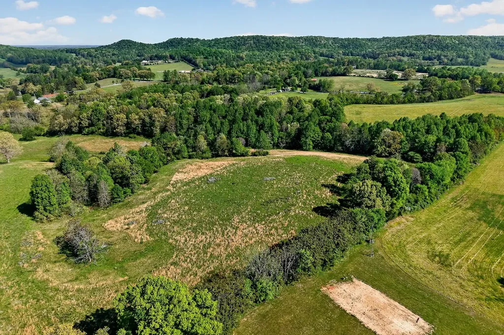 515 Jericho Road Quebeck TN 38579