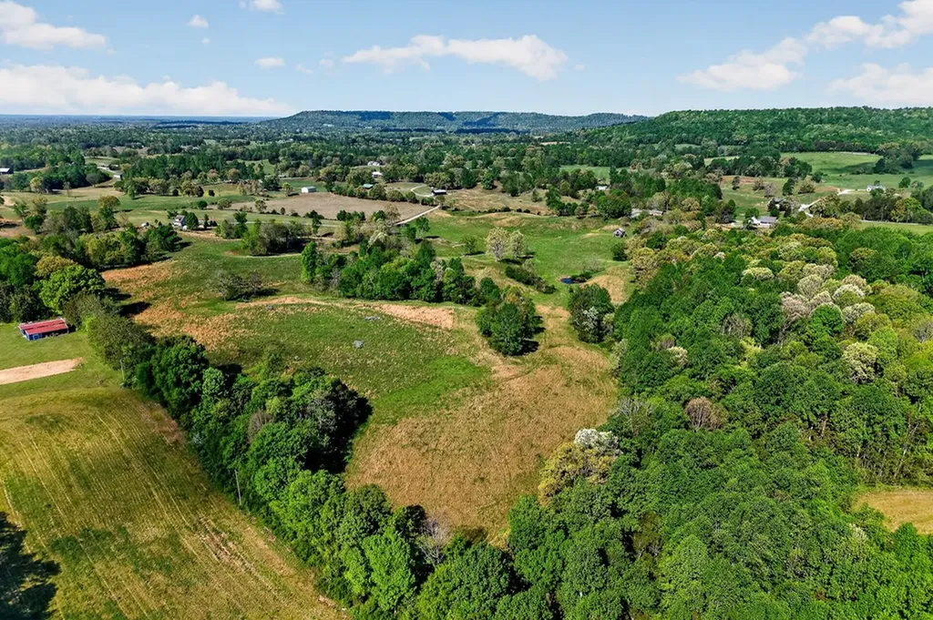 515 Jericho Road Quebeck TN 38579