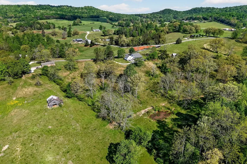 515 Jericho Road Quebeck TN 38579