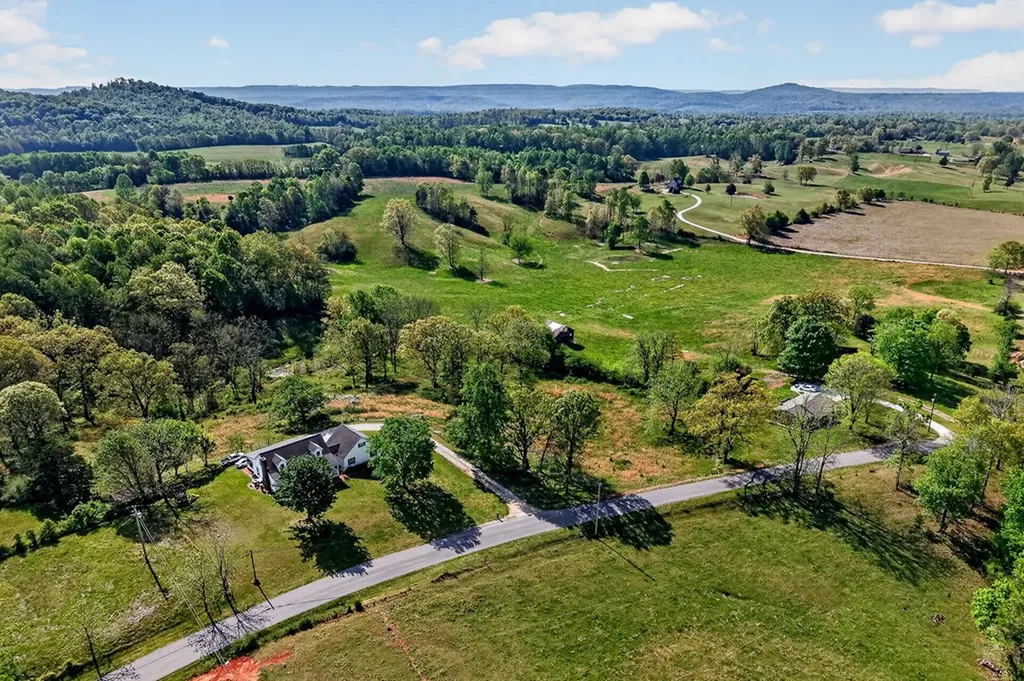515 Jericho Road Quebeck TN 38579