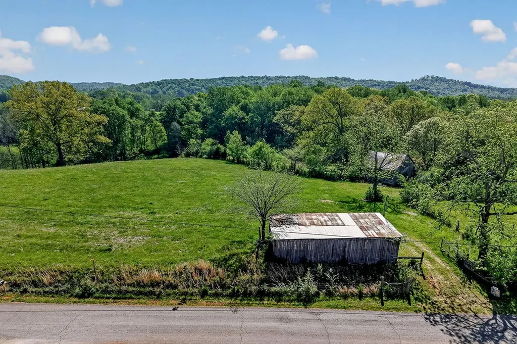 515 Jericho Road Quebeck TN 38579