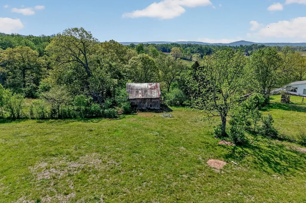 515 Jericho Road Quebeck TN 38579
