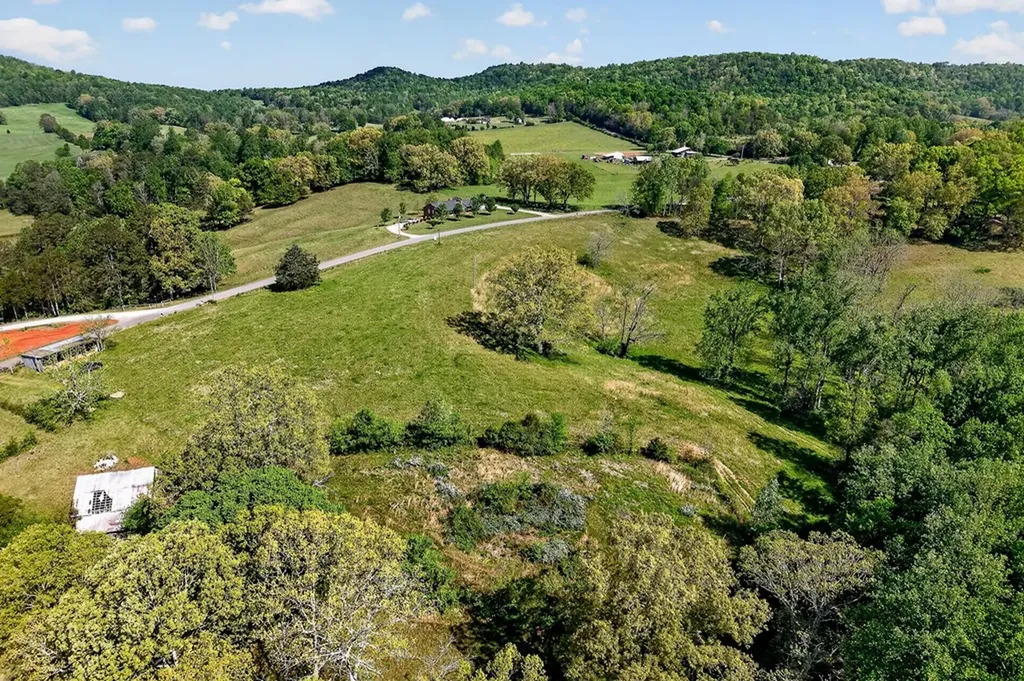 515 Jericho Road Quebeck TN 38579