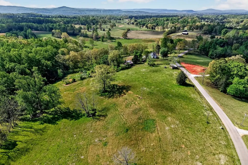 515 Jericho Road Quebeck TN 38579