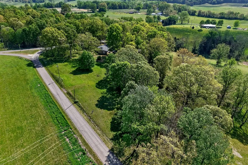515 Jericho Road Quebeck TN 38579