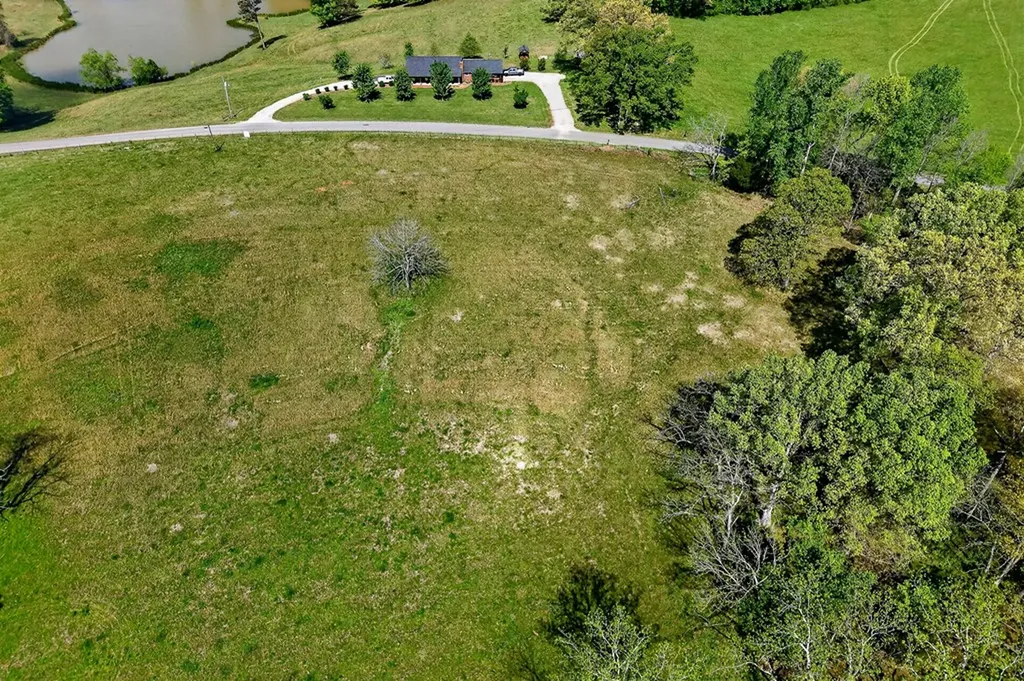 515 Jericho Road Quebeck TN 38579