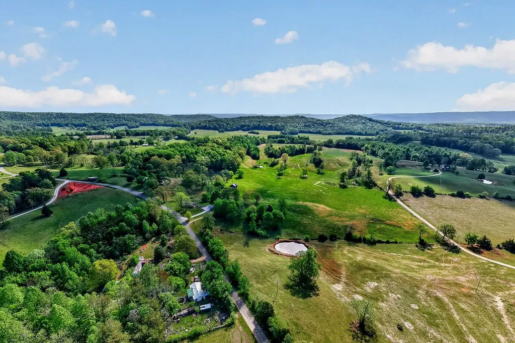 515 Jericho Road Quebeck TN 38579