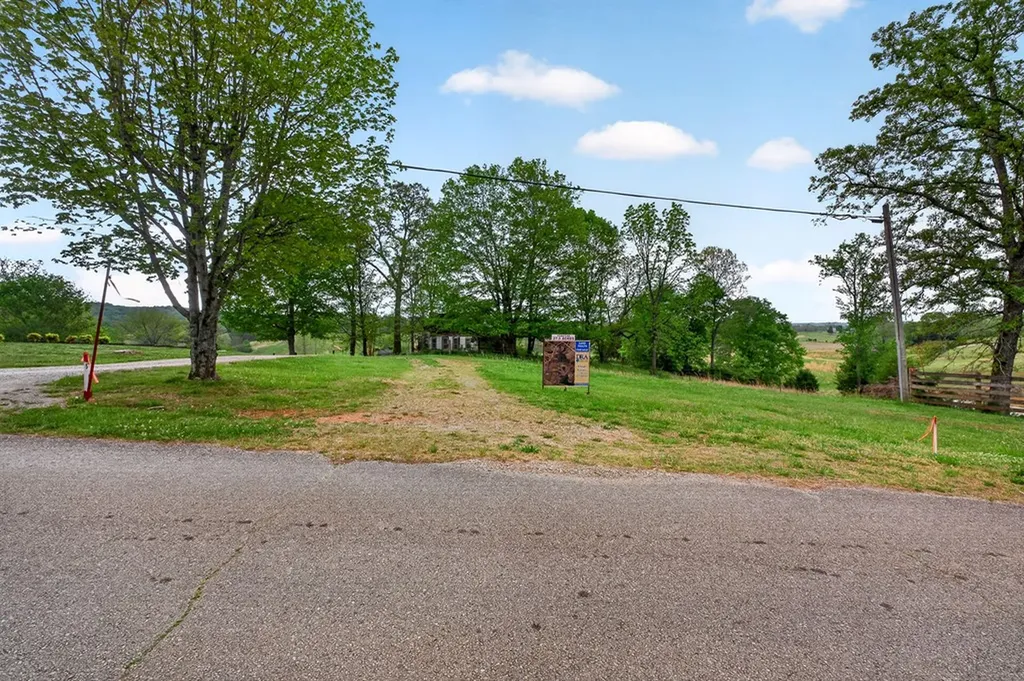 515 Jericho Road Quebeck TN 38579