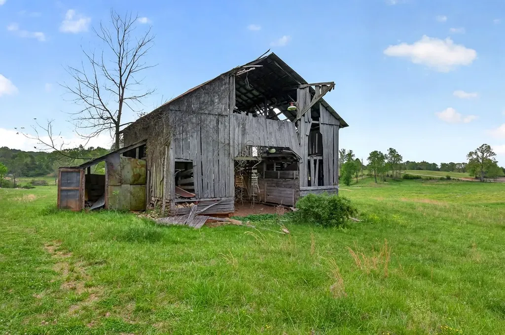 515 Jericho Road Quebeck TN 38579