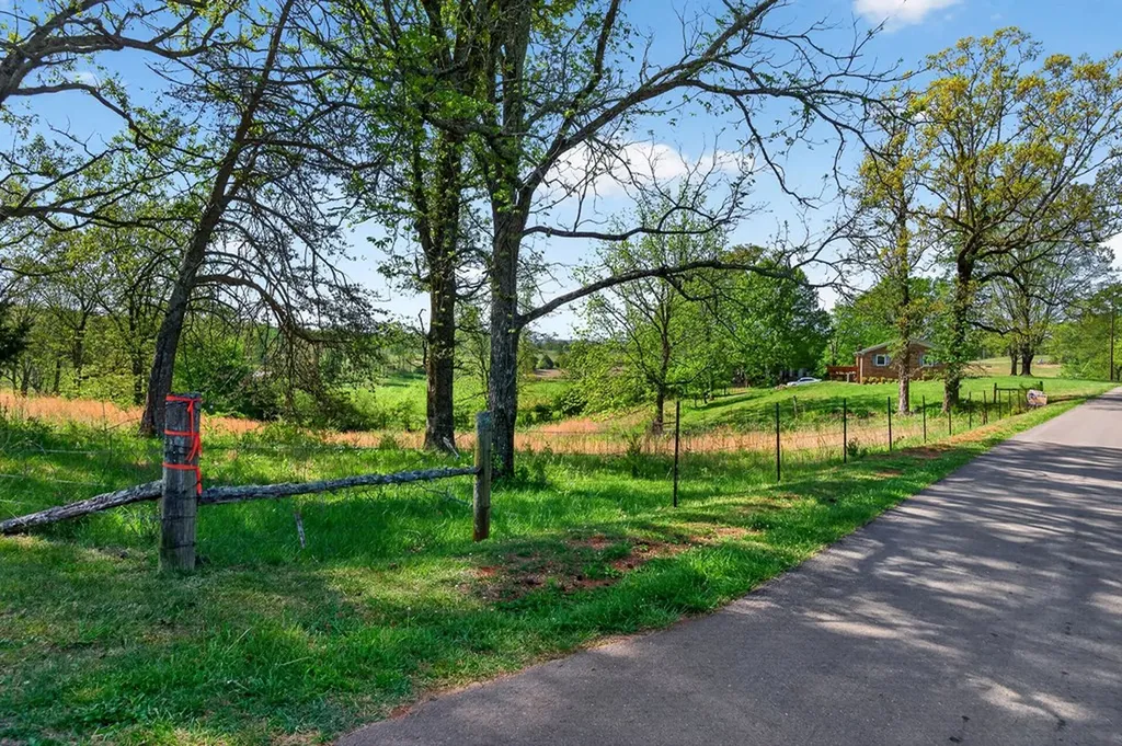 515 Jericho Road Quebeck TN 38579