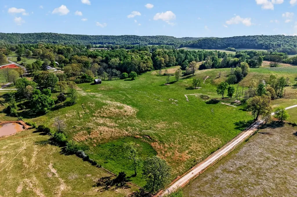 515 Jericho Road Quebeck TN 38579
