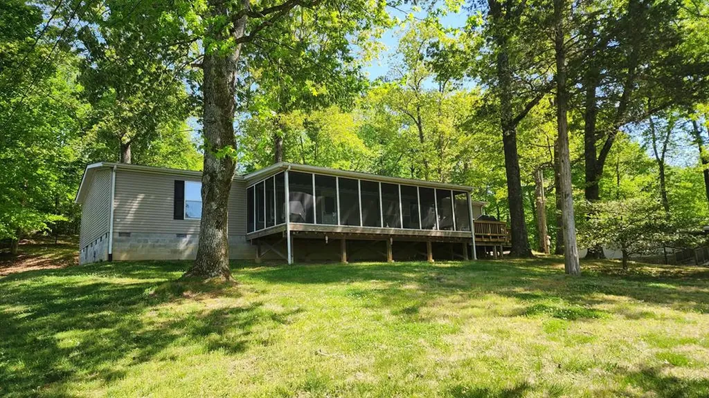 218 Meadow Lane Byrdstown TN 38549