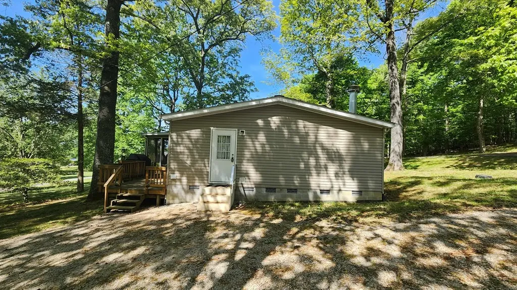 218 Meadow Lane Byrdstown TN 38549