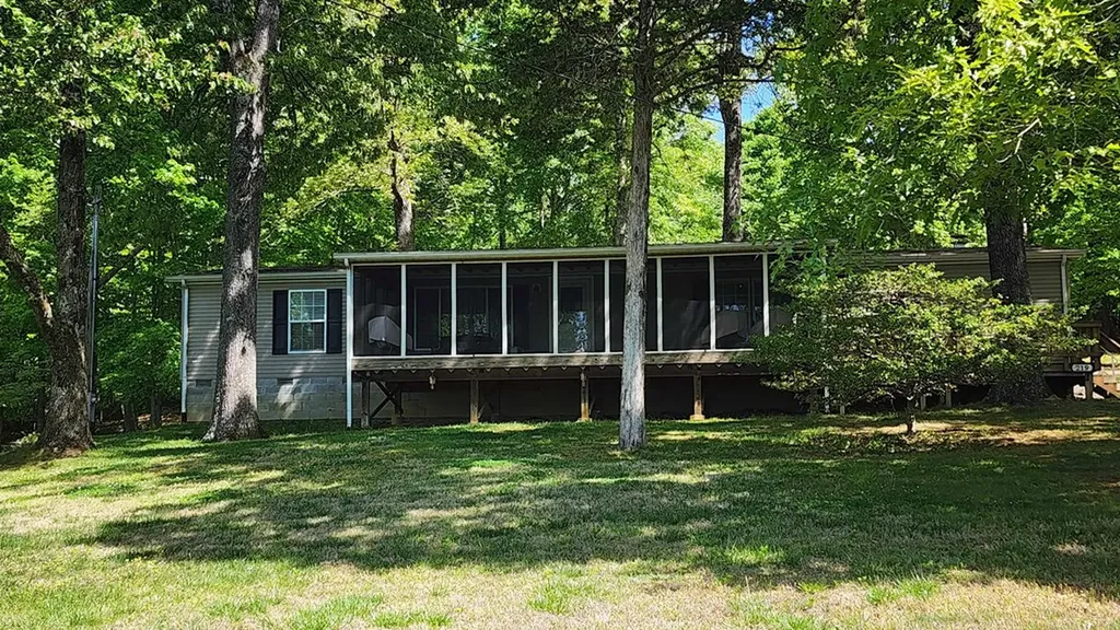 218 Meadow Lane Byrdstown TN 38549