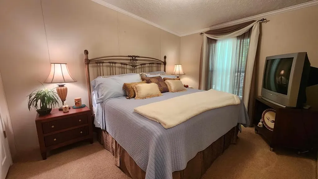 218 Meadow Lane Byrdstown TN 38549