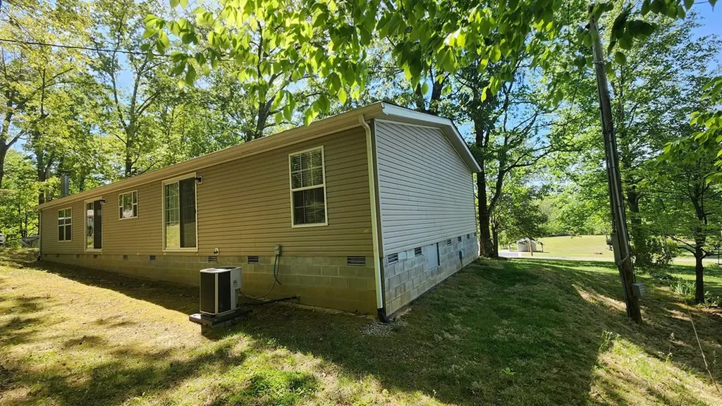218 Meadow Lane Byrdstown TN 38549