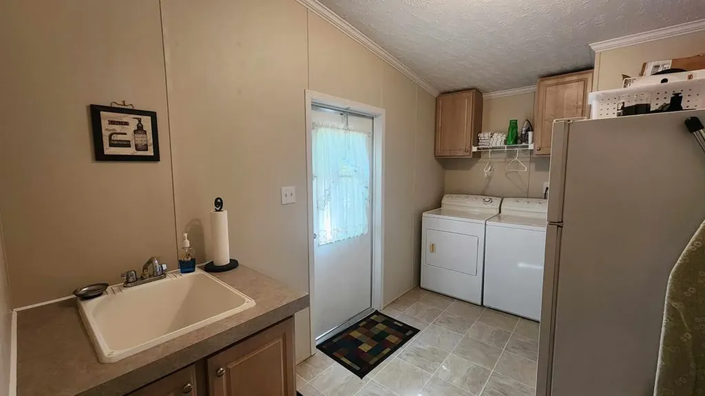 218 Meadow Lane Byrdstown TN 38549