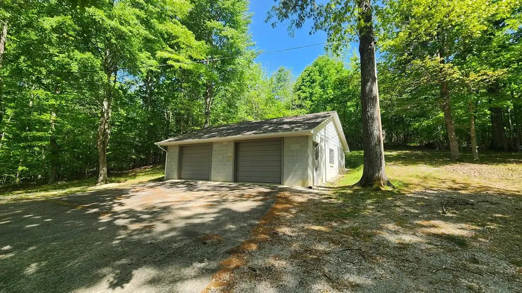 218 Meadow Lane Byrdstown TN 38549