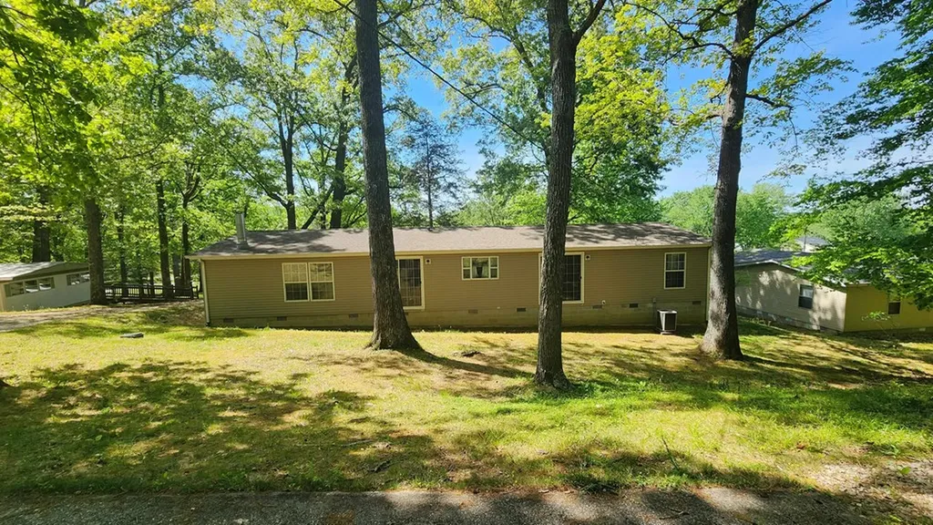 218 Meadow Lane Byrdstown TN 38549