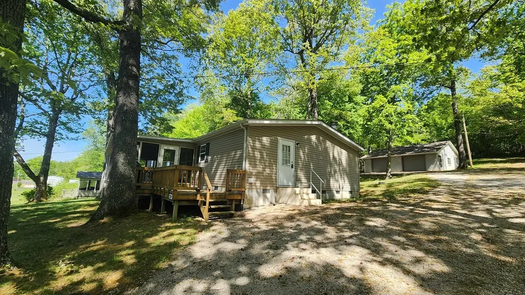 218 Meadow Lane Byrdstown TN 38549