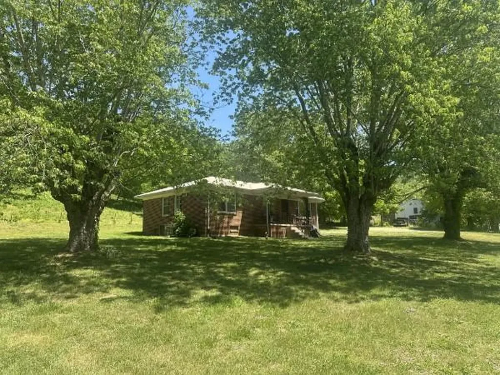 202 Maggart Road Elmwood TN 38560