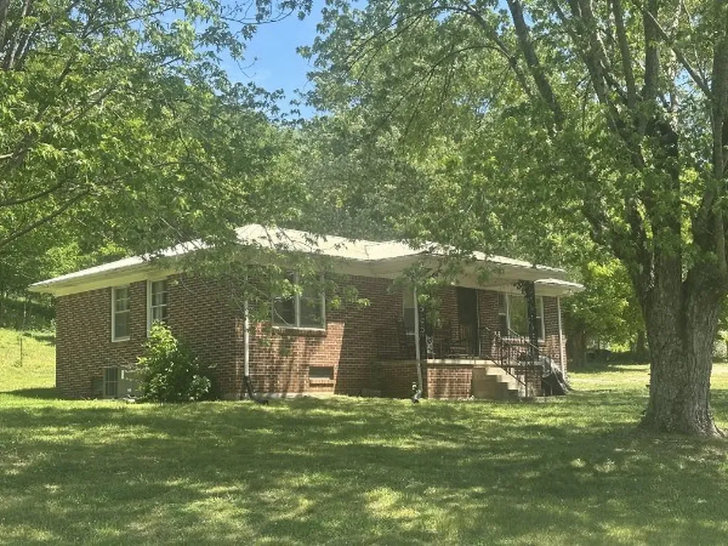 202 Maggart Road Elmwood TN 38560