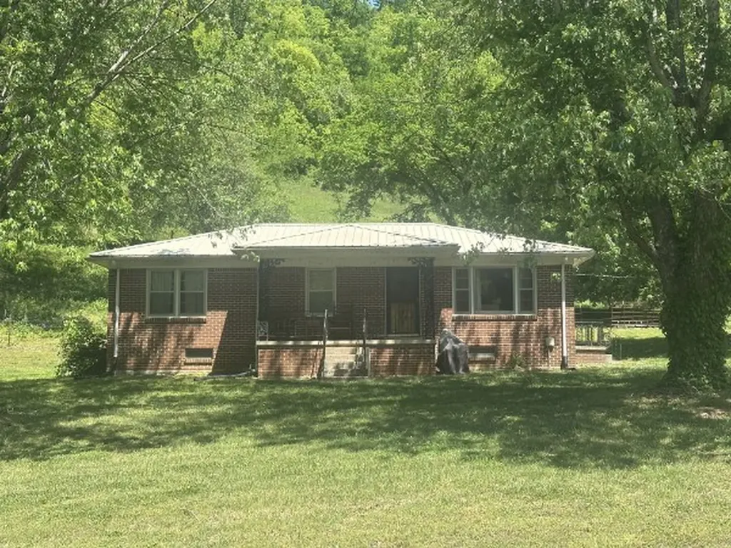 202 Maggart Road Elmwood TN 38560