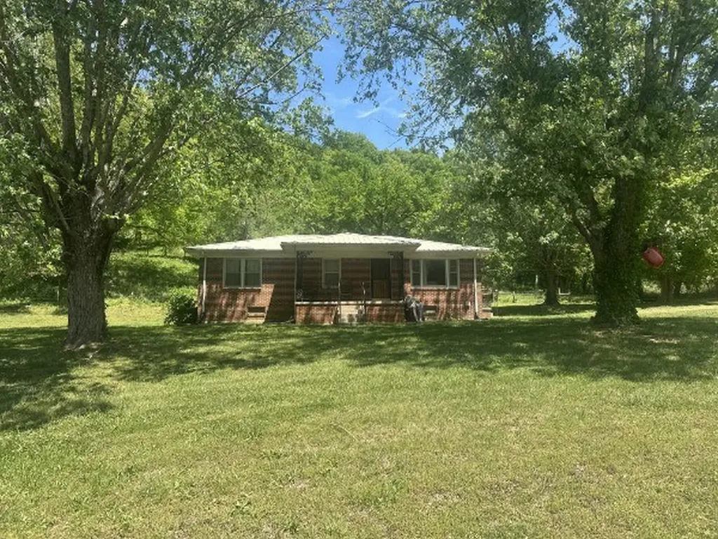 202 Maggart Road Elmwood TN 38560