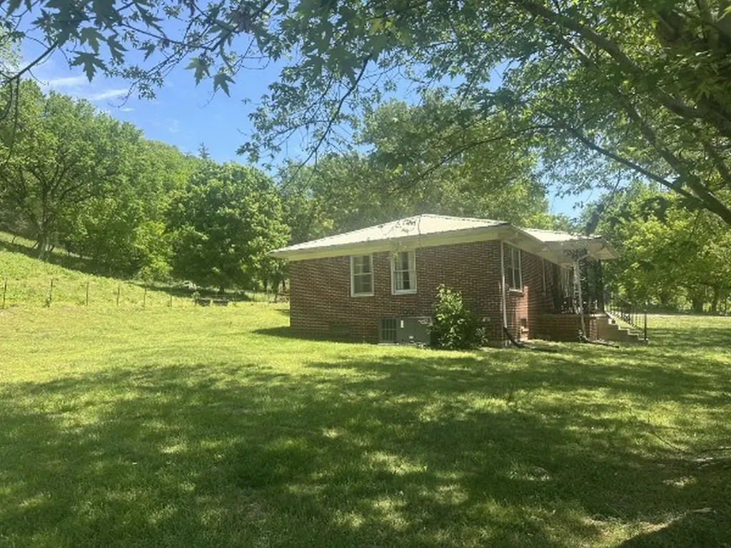 202 Maggart Road Elmwood TN 38560