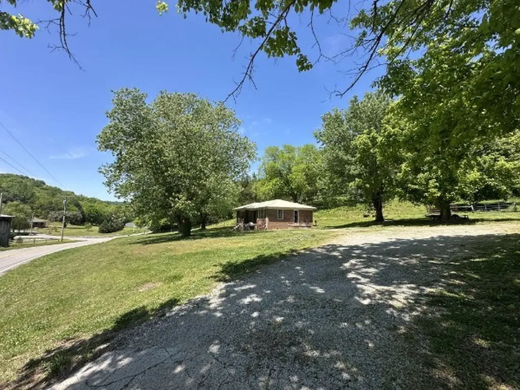 202 Maggart Road Elmwood TN 38560